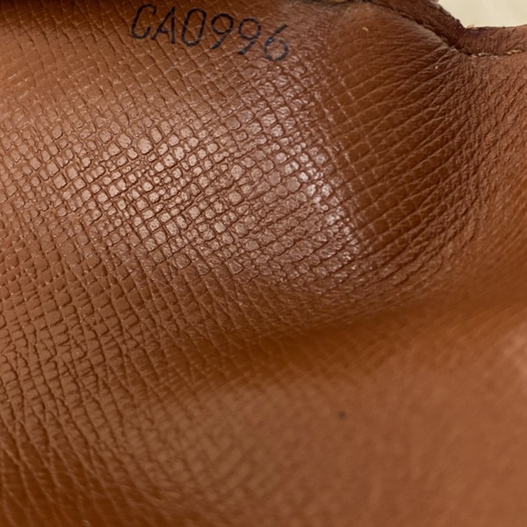 Louis Vuitton ID Holder - Picture 10 of 11